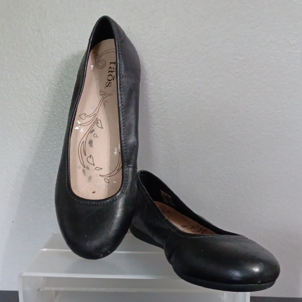 Taos Black Leather Rascal Round-Toe Ballet Flats